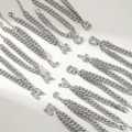 Cavigliera a catena cubana argento con ciondoli a lettere tempestati di cristalli - Lettera A / Argento elegante
