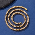Collar tennis clásico de oro con una fila de circonitas sobre fondo azul oscuro - 18cm / Dorado (4mm)