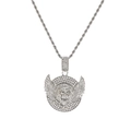 Detalle del colgante de cabeza de león hip hop con alas y cristales brillantes - Collar con Colgante de Alas de León de Plata