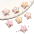Vue macro des perles alphabétiques en acrylique rose nacré en forme d'étoile pour bijoux - Env. 19mm Épaisseur 12mm Ouverture 2mm (1 Pièce) / Rose - Lettres Aléatoires