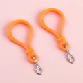 Lot de deux porte-clés en acrylique orange avec fermoirs mousquetons argentés pour DIY - Orange
