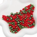 Cuentas rojas y verdes para manualidades, perlas de ABS de varios tamaños en un cuenco - Feliz Navidad