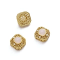Cuentas cuadradas caladas bañadas en oro con gema rosa y circón para joyería DIY - Cuadrado Calado con Vidrio Blanco Incrustado / 12x12mm (1 Pieza) / Dorado
