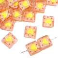 Rosa quadratische Glasperlen mit gelbem Herz und orangen Punkten für Schmuckdesign - 15mm (1 Stück/Packung) / Rosa und Gelbes Herz