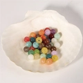 Gekleurde ronde acryl kralen voor DIY sieraden maken gepresenteerd in een schelp - 8mm (50 stks/Verpakking) / Willekeurig Gemengde Kleuren