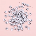 Cuentas de acrílico flores blancas con letras negras para joyería DIY y manualidades - Blanco con Letras Negras (BSD755)