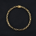 Detalle de cadena cubana dorada con circonitas pavé y cierre de caja de alta calidad - 45cm/18pulgadas / Dorado