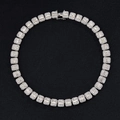 Dettaglio della catena cubana da 12mm in argento con zirconi a taglio baguette - 45cm / Argento