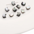 Perles en nacre noire naturelle tête de chat avec reflets irisés pour création bijoux - Env. 6x7mm / Tête de Chat Trou Vertical Coquille Noire / 1 Pièce
