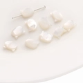 Perles en nacre blanche en forme de chat pour la création de bijoux DIY - Env. 8x10mm / Tête de Chat Trou Horizontal Coquille Blanche / 1 Pièce