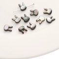 Perles de lapin en nacre noire naturelle pour la fabrication de bijoux DIY - Environ 7x9mm / Tête de Lapin Trou Horizontal Coquille Noire / 1 Pièce