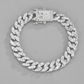 Détail macro du bracelet à maillons cubains de 10mm en argent serti de strass blancs brillants - 18cm / Argent