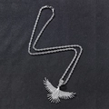 Détail d'un pendentif aigle argenté serti de zircons brillants sur une chaîne corde - Pendentif Argenté + Chaîne Torsadée en Acier Inoxydable 3mm*24inch