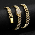 Macro shot of gold hip hop Cuban chain with sparkling heart pendant on a display - Gold Necklace (45cm)