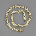 Dettaglio della catena cubana dorata con maglie a spina di fiamma e cristalli intarsiati - Collana Oro 18inch (45cm)