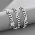 Dettaglio catena Cuban hip hop con spine e cristalli su un espositore a cilindro - Collana Argento 20inch (50cm)