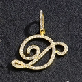 Vue détaillée du pendentif lettre D doré serti de zircons cubiques scintillants - Or Initiale D