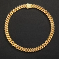 Dettaglio della collana cubana hip hop con pietre quadrate e chiusura a molla ghiacciata - Collana Rosa Colore Oro / 45cm