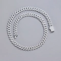 Dettaglio macro della catena cubana argento da 9,5 mm con strass e chiusura sicura - Bracciale / 20cm / Argento