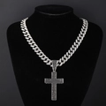 Collier croix hip-hop luxe avec diamants noirs et chaîne cubaine argentée givrée - 18 pouces / Chaîne Cubaine Argentée Avec Pendentif Croix Noir de Fusil