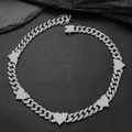 Collana a catena cubana argentata con cinque ciondoli a cuore e strass bianchi lucidi - Stile Bracciale Corto / Stile Cuore (143)