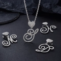 Dettaglio di ciondoli a lettera hip-hop in argento con zirconi e chiusura a cuore - Stile Cuore Lettera A / Argento (Include catena a corda da 60cm)