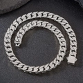 Macro di una catena cubana d'argento con strass di cristallo ghiacciato e chiusura a scatto - 20cm / Argento