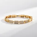 Luxuriöses vergoldetes Panzerarmband mit funkelnden Zirkonia-Akzenten für Damen - Gold