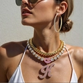 Lussuose collane a strati in oro con pendente labbra rosa, lettera K e orecchini a cerchio - Lettera A (Set) / Oro