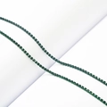 Detail van 2,4 mm groene strass-ketting met dichte klauwzetting voor DIY-sieradenprojecten - Pauwgroen