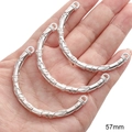 Drie 57mm zilveren holle florale legering buisconnectoren voor DIY-armbanden - Bloemig Gegraveerde Connector