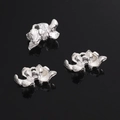Drei silberne Legierungsanhänger mit organischer Schmelztextur für DIY-Schmuckherstellung - Lotus-Stil / 22x13mm / Silber