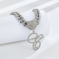 Collier chaîne cubaine en argent avec cœur glacé et pendentif de lettre cursive - Lettre C Argentée