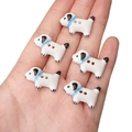 Handgefertigte weiße Keramikwelpenknöpfe mit schwarzen Flecken für DIY-Schmuck - 1 Stück pro Packung / Welpe mit Schal / 24x16mm Öffnung ca. 2mm