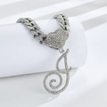 Chaîne cubaine glacée avec cœur étincelant et pendentif lettre J en argent - Lettre J Argentée