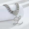 Collier chaîne cubaine argentée avec fermoir coeur et pendentif lettre L cursive - Lettre L Argentée