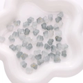Schmetterlingsperlen aus Acryl mit Farbverlauf und Goldstaub für DIY-Schmuckherstellung - 10g/Pack (Ca. 70 Stück, 10x7mm, Loch 1mm) / Hellgrau und Weiß