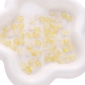 Verlaufende gelbe und weiße Acryl-Schmetterlingsperlen für DIY-Schmuck und Nagelkunst - 10g/Pack (Ca. 70 Stück, 10x7mm, Loch 1mm) / Gelb und Grün