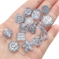 Perline vintage in acrilico azzurro con motivi floreali argentati per gioielli DIY - Stile Misto Contornato Trasparente / 20g/Confezione (circa 15-30 pezzi) / Celeste