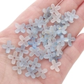 Mattierte hellblaue Acryl-Blütenperlen mit Goldfolie für DIY-Schmuckherstellung - 9mm (10g/Packung, ca. 80 Stück) / Himmelblau und Weiß