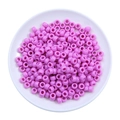 Cuentas redondas de acrílico rosa púrpura en plato blanco para joyería DIY - Rosa Púrpura