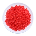 Cuentas redondas de acrílico rojo en bandeja para la creación de joyas y manualidades - Rojo