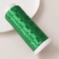 Rollo de hilo de poliéster verde esmeralda para bordar en un carrete de plástico blanco - Aprox 1200m / Rollo / Verde 6