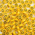 Perles en acrylique jaunes 10mm avec visage souriant pour création de bijoux DIY - Diamètre env. 10mm Épaisseur env. 6mm Trou 2mm / Jaune-Orange avec Sourire Noir