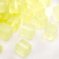 Perles carrées en résine jaune fluo translucide avec finition mate pour bijoux DIY - Modèle #21