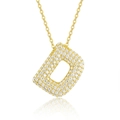Dettaglio ciondolo lettera D in oro con pietre moissanite scintillanti su una catena - 45cm / Ciondolo Con Catenina In Argento Sterling D-s925 Con Moissanite.