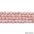 Fil de pierres turquoises synthétiques roses irrégulières avec texture 9x11mm - Style Pierre Irrégulière (BTB1177) / Env. 34 pièces (9x11mm) / Rose