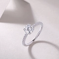 Detail of S925 sterling silver ring with four-prong set round diamond and side pavé - US Size 5 / Lab Grown Diamond Ring (One Carat)