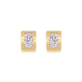 Detalle de pendientes de plata S925 dorada con piedras de moissanita de corte cuadrado - Pendientes de Botón Cuadrados Dorados 4x4mm