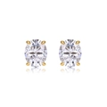 Dettaglio degli orecchini in moissanite taglio ovale con montatura in argento placcato oro - Ovale 5*7 / Orecchini a bottone moissanite